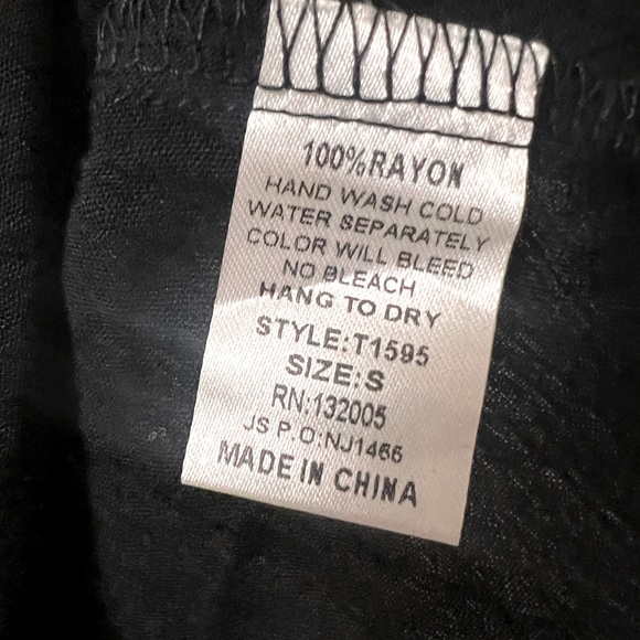 NEW WITH TAGS! Black “Entro” Off the Shoulder Bohemian style top! Size Small. - Picture 2 of 6